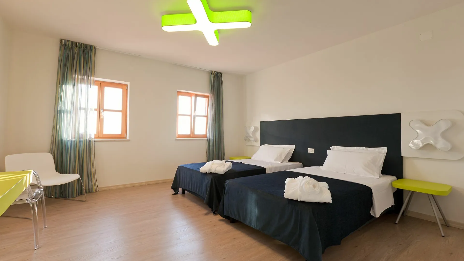 Velanera Hotel & Restaurant  Sisan
